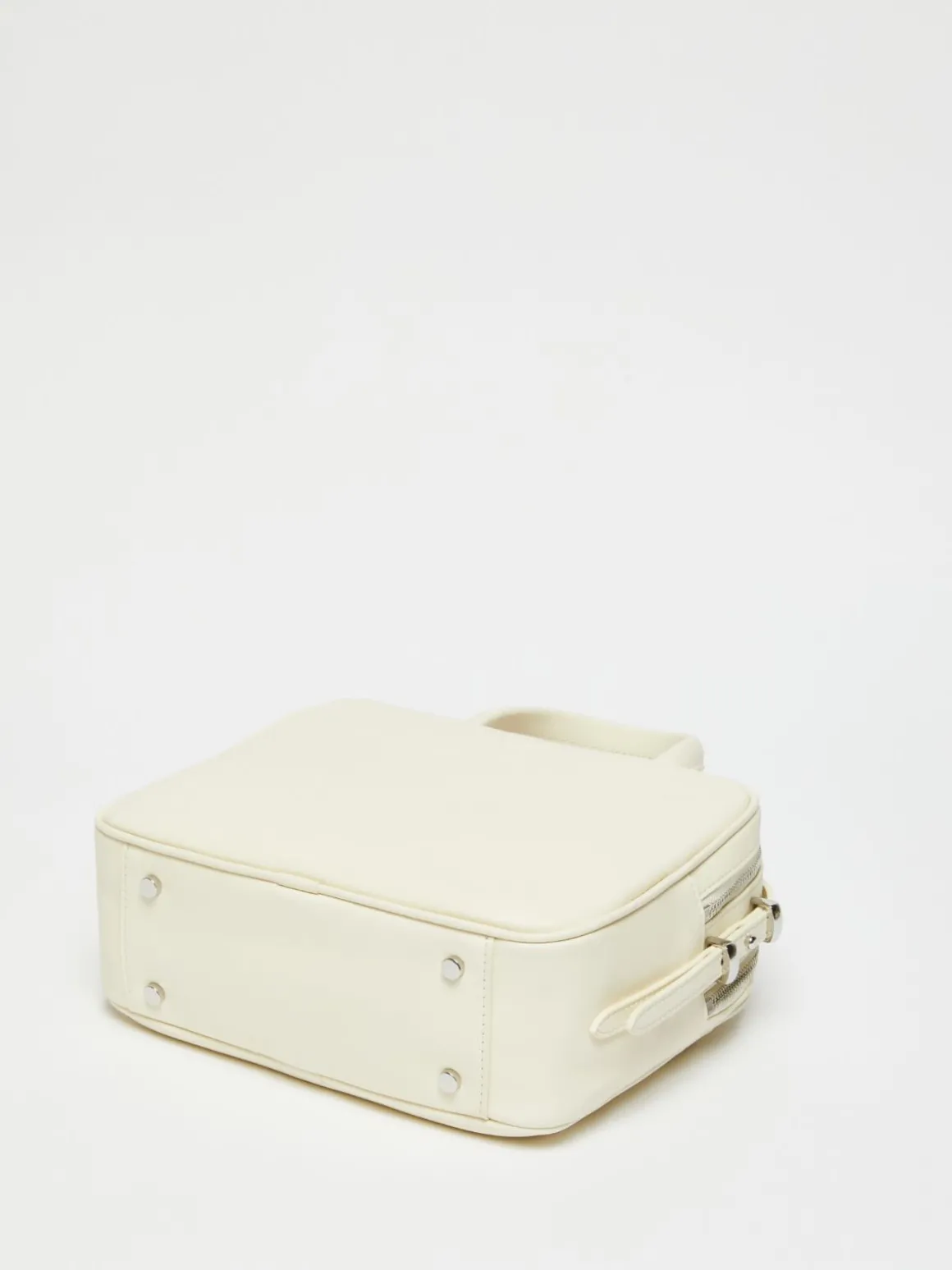bauletto_piccolo_in_pelle_4.webp New Bauletto piccolo in pelle Borse