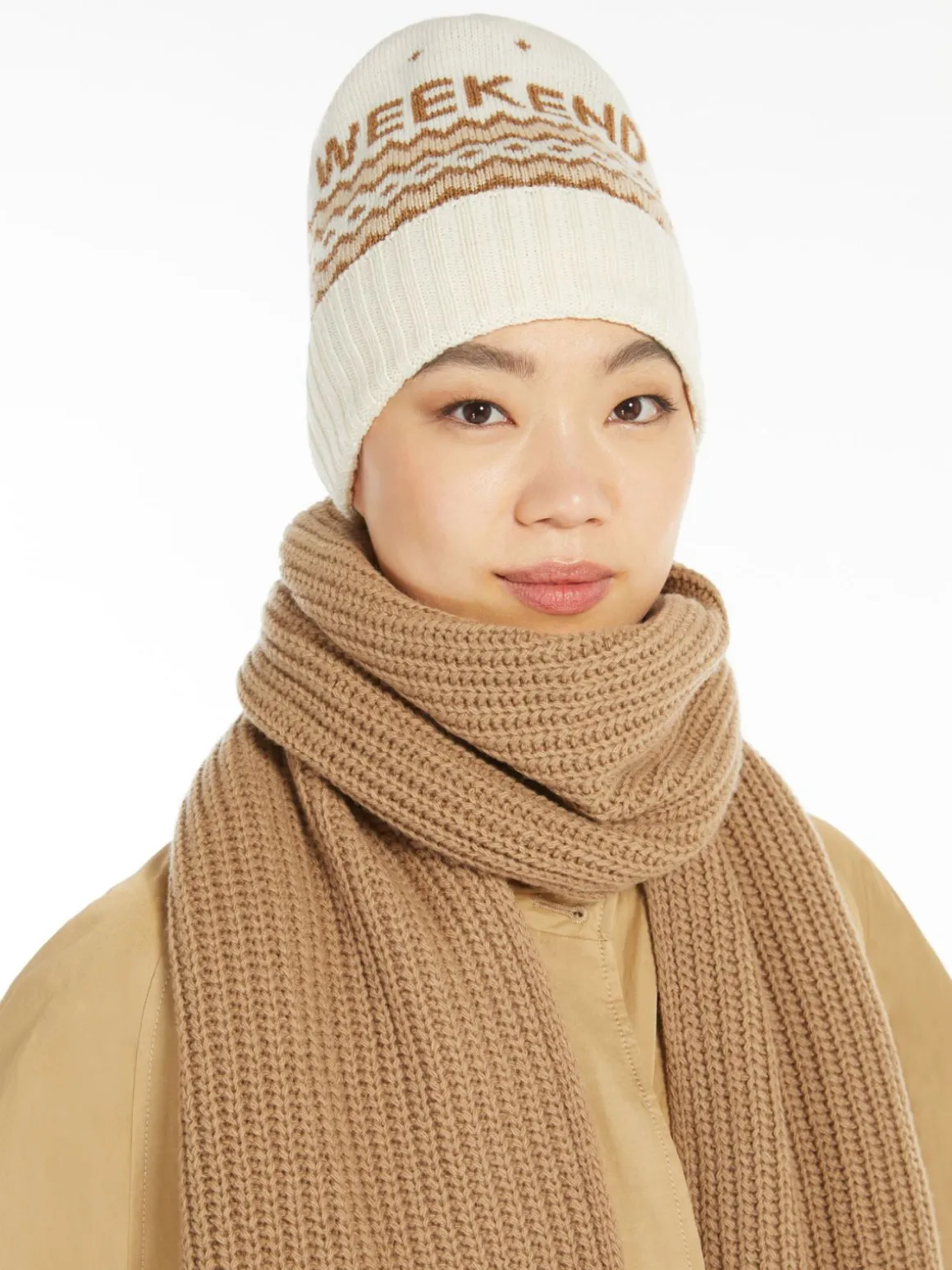 berretto_in_lana_jacquard_2.webp Fashion Berretto in lana jacquard Cinture,cappelli,accessori