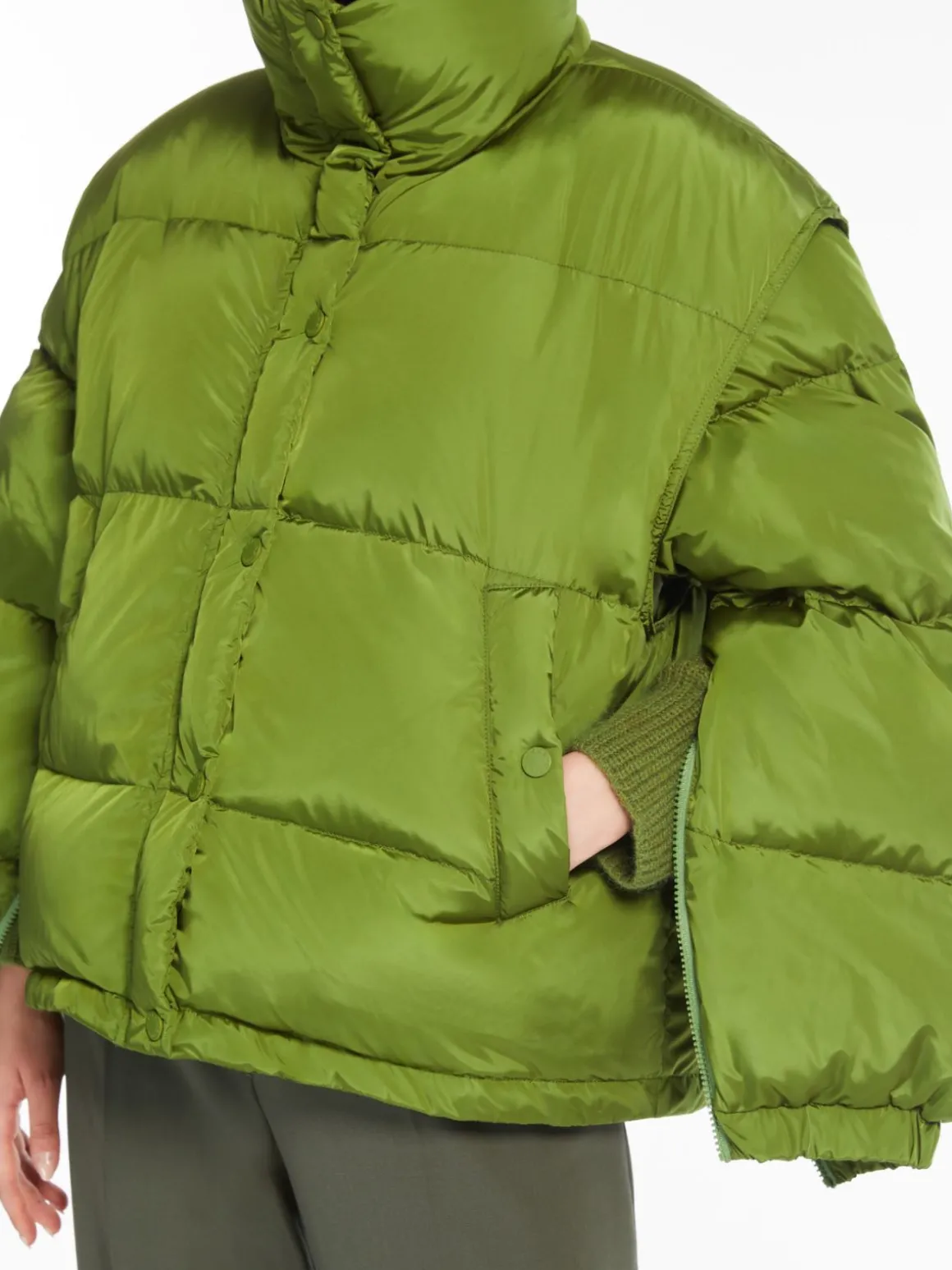 bomber_crop_in_taffet_antigoccia_4.webp Best Sale Bomber crop in taffetà antigoccia Imbottiti E Parka