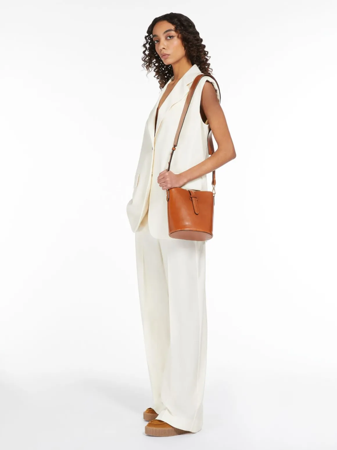 borsa_a_secchiello_piccola_in_cuoio_7.webp Cheap Borsa a secchiello piccola in Borse