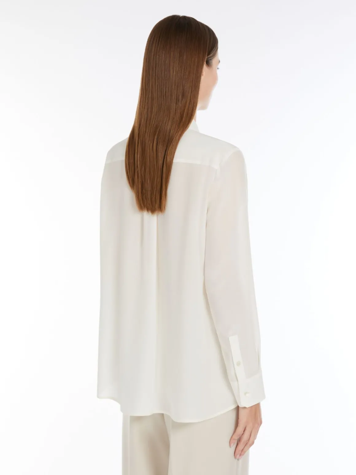 camicia_morbida_in_seta_2.webp Outlet Camicia morbida in seta Camicie E Bluse