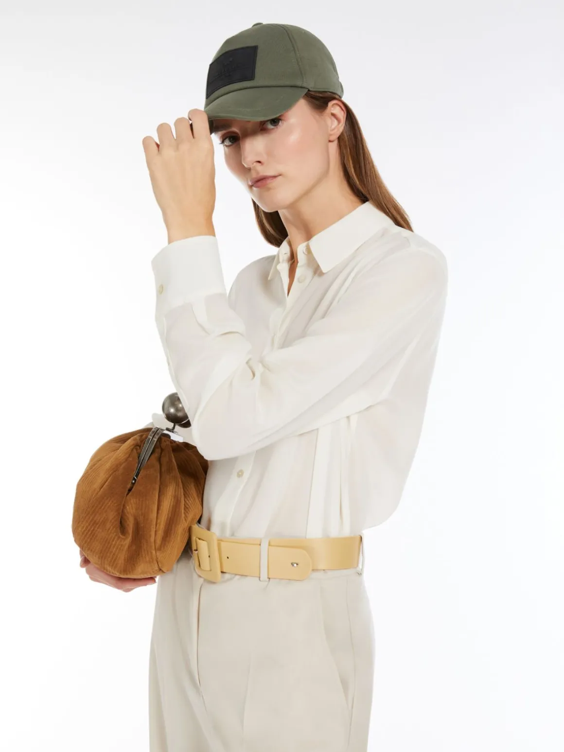 camicia_morbida_in_seta_3.webp Outlet Camicia morbida in seta Camicie E Bluse