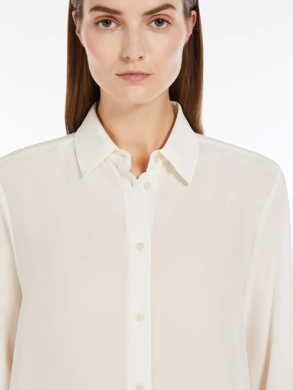 camicia_morbida_in_seta_5.webp Outlet Camicia morbida in seta Camicie E Bluse