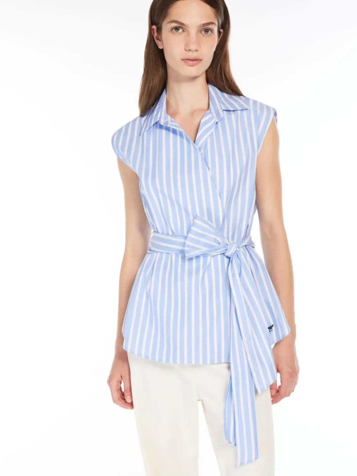 camicia_smanicata_in_popeline_3.webp Outlet Camicia smanicata in popeline Camicie E Bluse