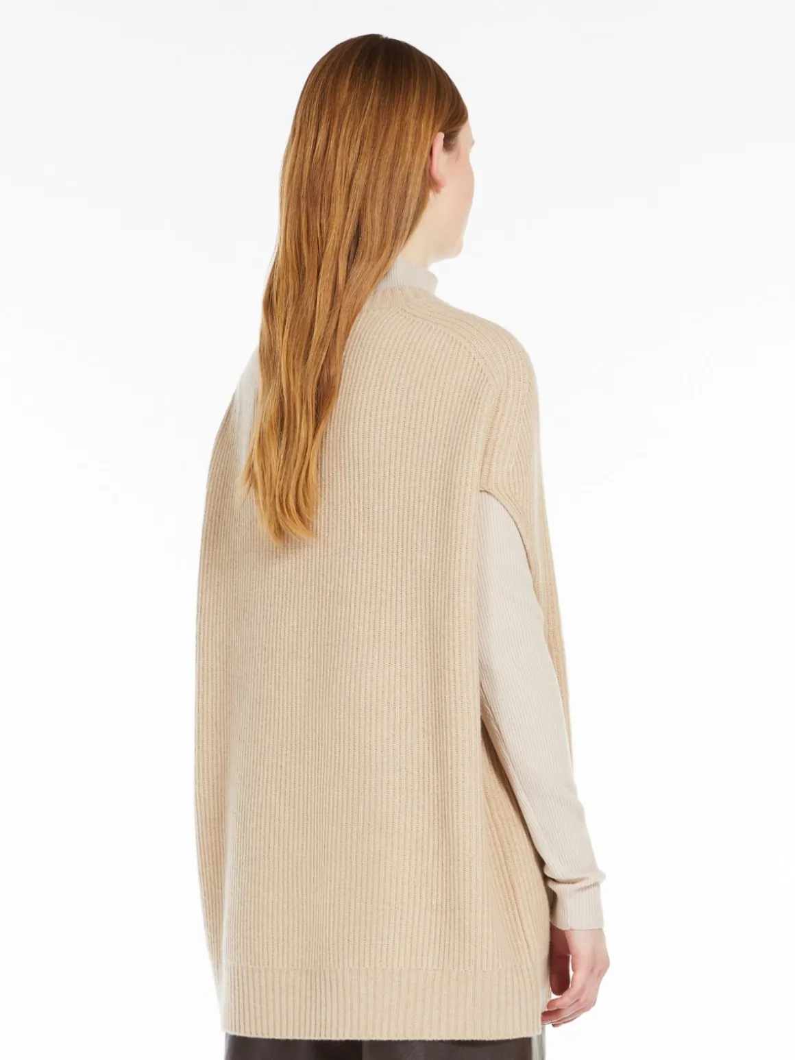 cappa_in_maglia_a_coste_2.webp Shop Cappa in maglia a coste Gilet | Maglie