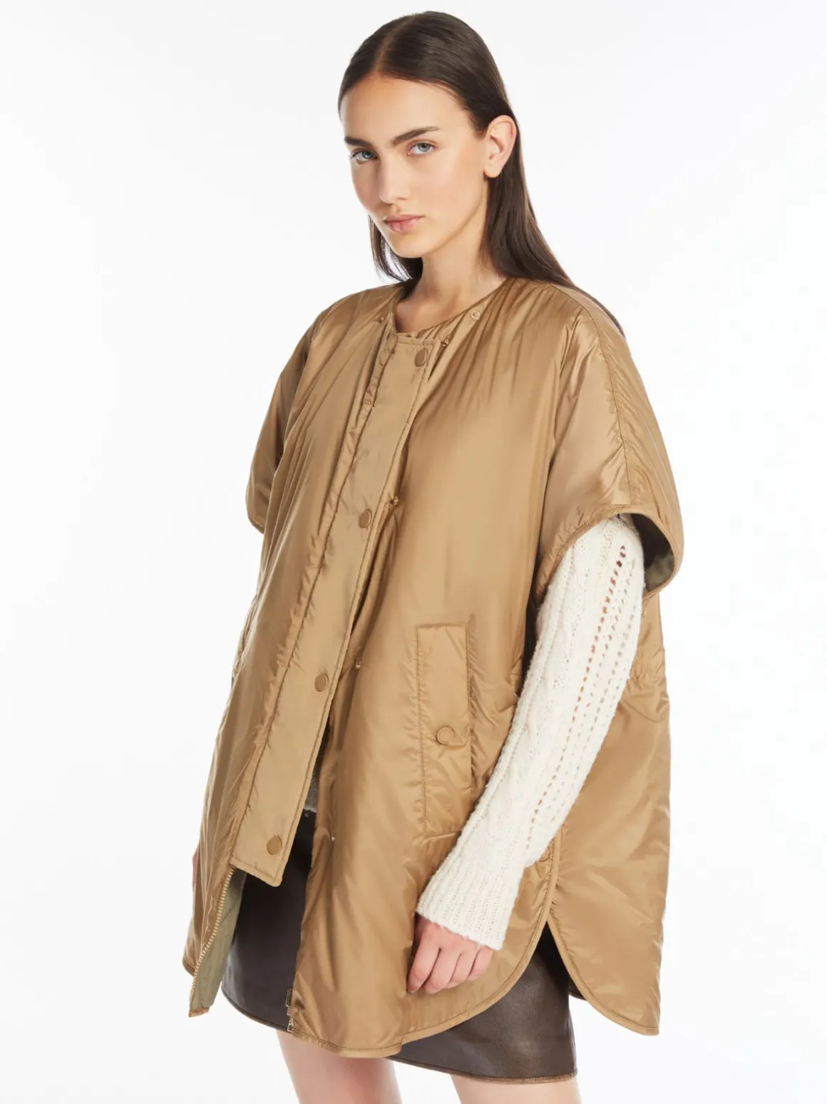cappa_reversibile_in_tela_antigoccia_3-1.webp Discount Cappa reversibile in tela antigoccia Imbottiti E Parka