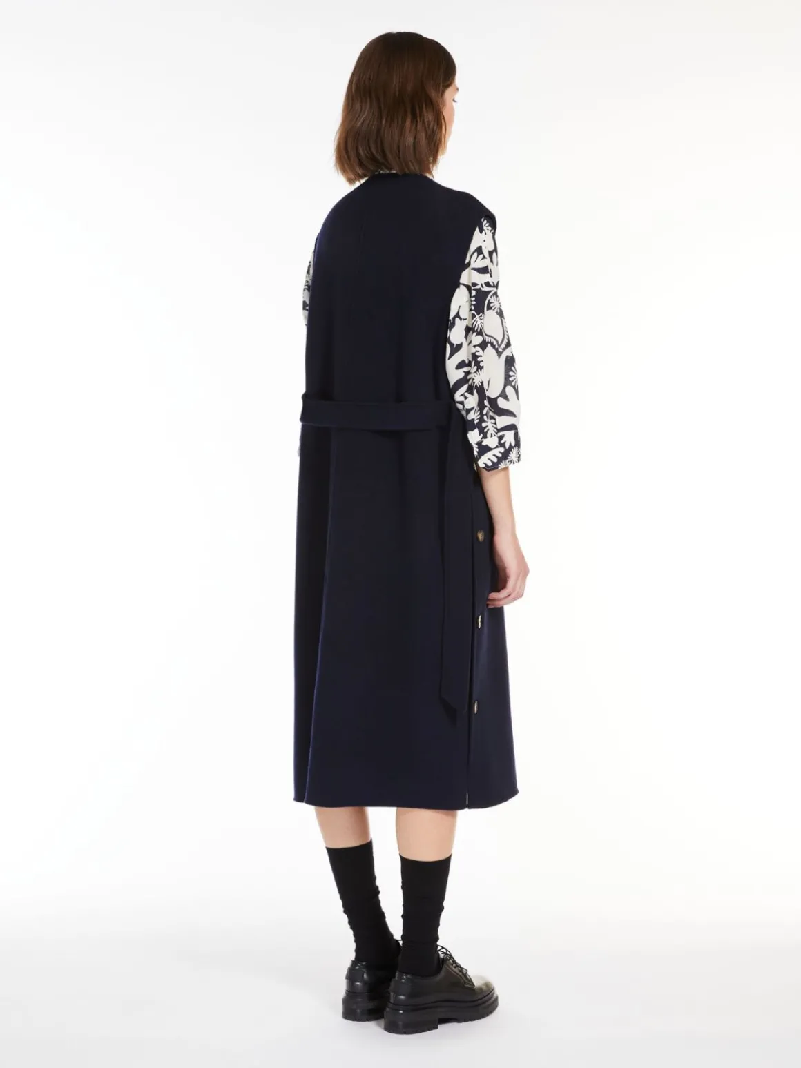 cappotto_doppiopetto_in_lana_2.webp Online Cappotto doppiopetto in lana Gilet | Cappottietrench