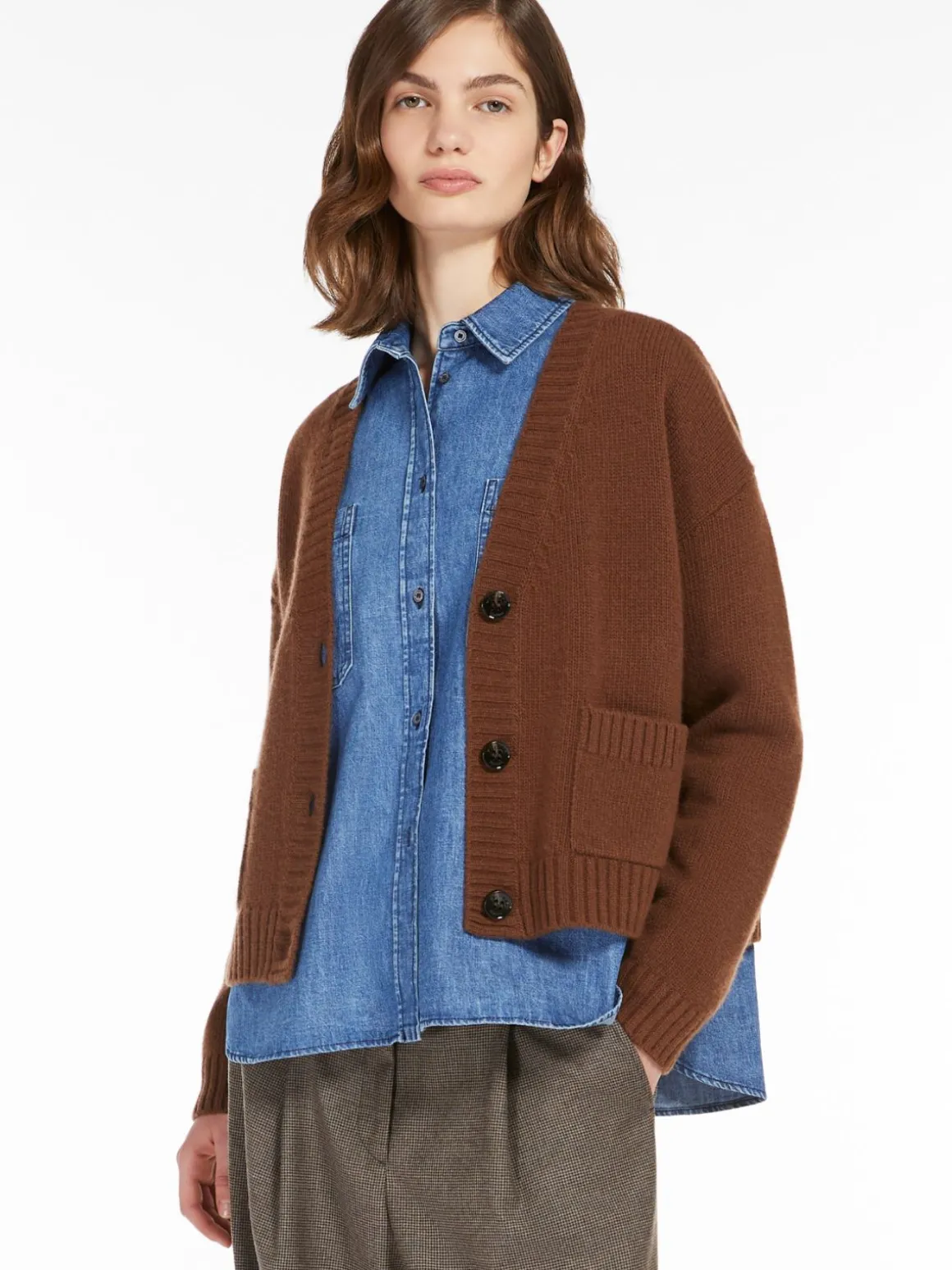 cardigan_morbido_in_lana_3.webp Flash Sale Cardigan morbido in lana Maglie