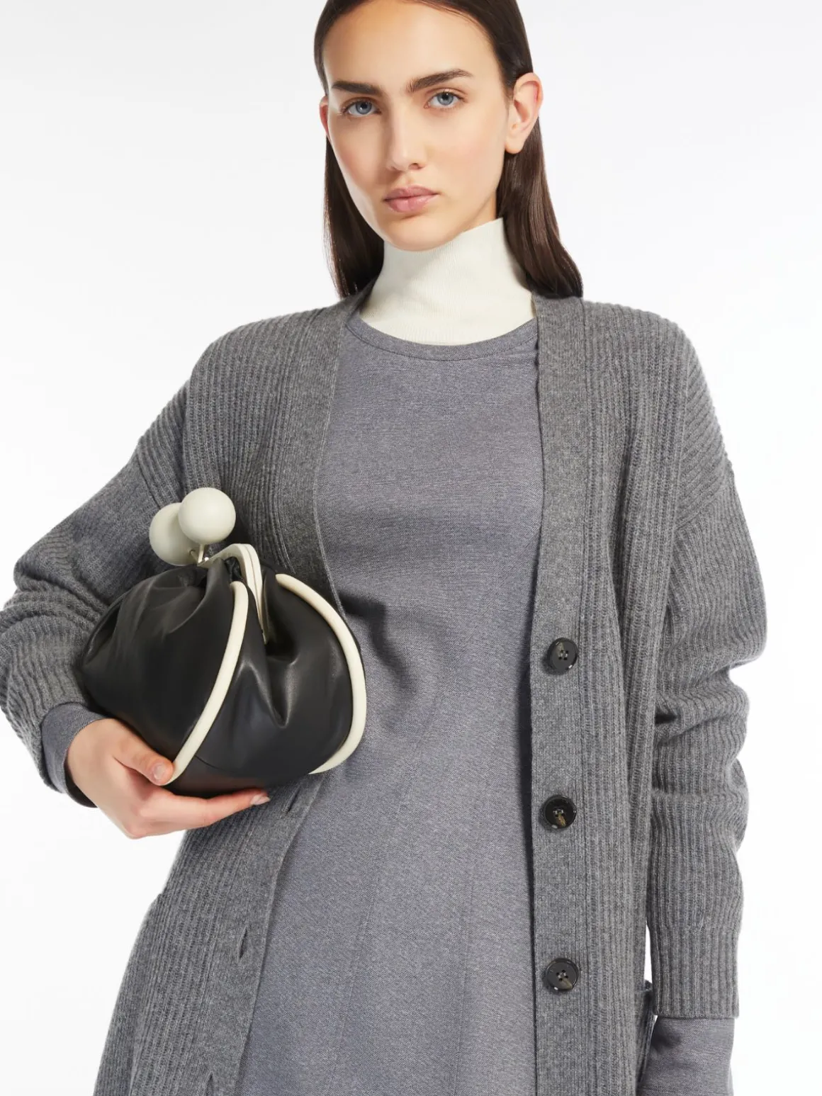 cardigan_over_in_lana_viscosa_e_cachemire_3.webp Discount Cardigan over in lana, viscosa e cachemire Maglie