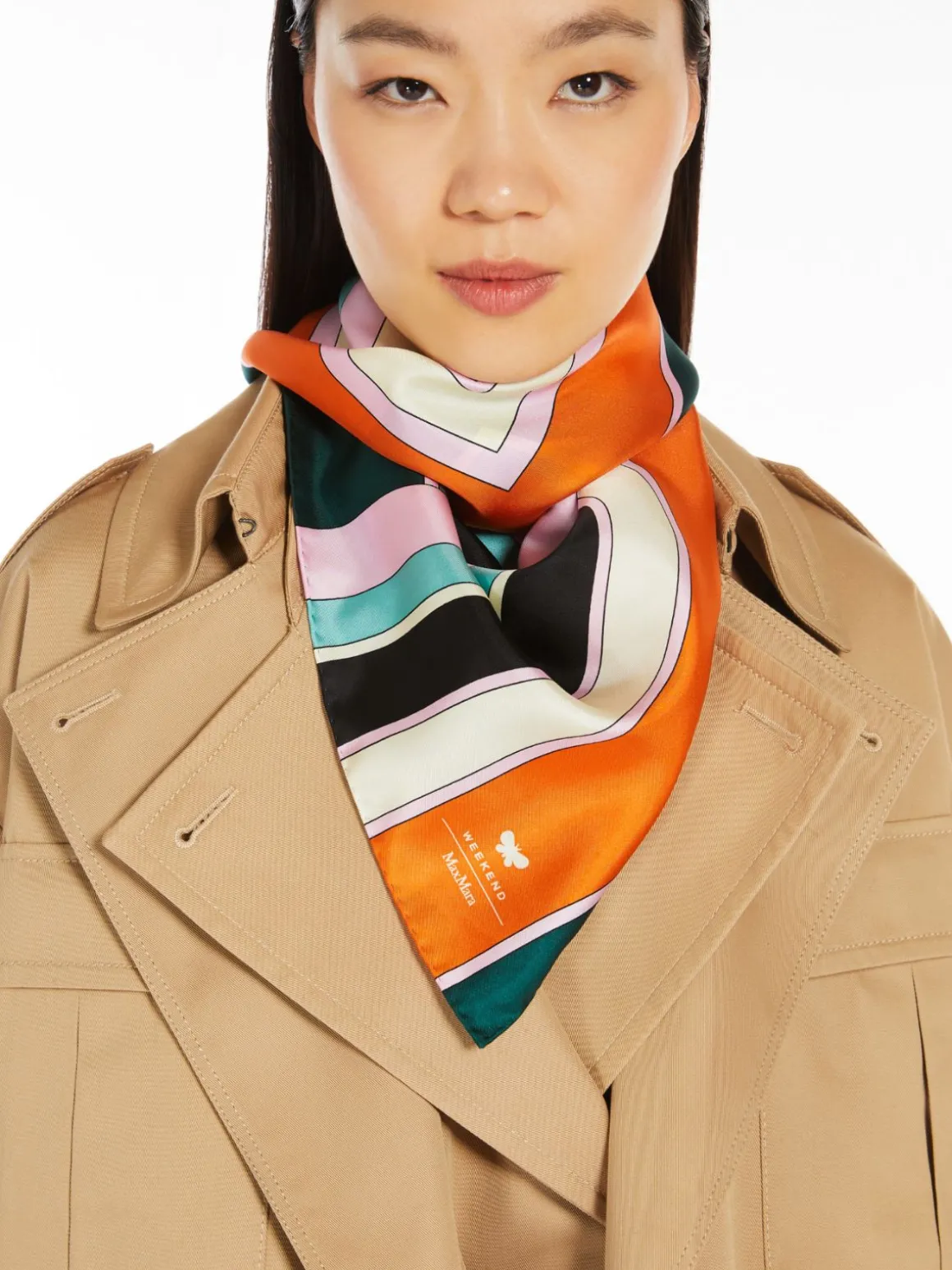 foulard_in_seta_stampata_4-3.webp New Foulard in seta stampata Sciarpeefoulard