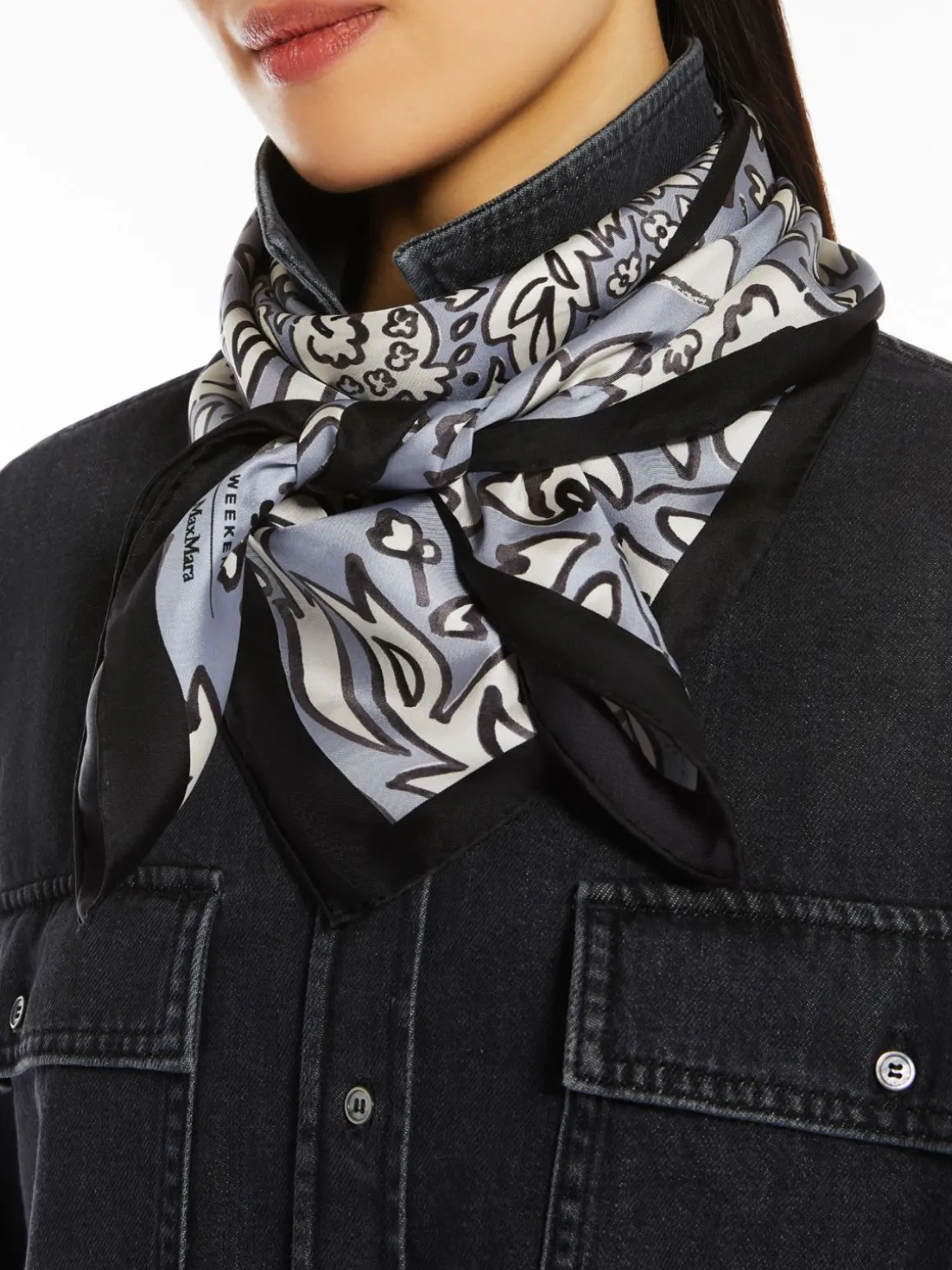 foulard_in_seta_stampata_4.webp Shop Foulard in seta stampata Sciarpeefoulard
