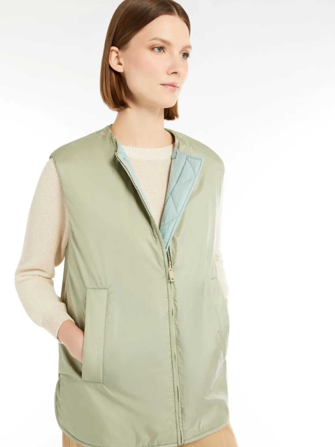 gilet_reversibile_in_tela_antigoccia_3.webp New Gilet reversibile in tela antigoccia Imbottiti E Parka