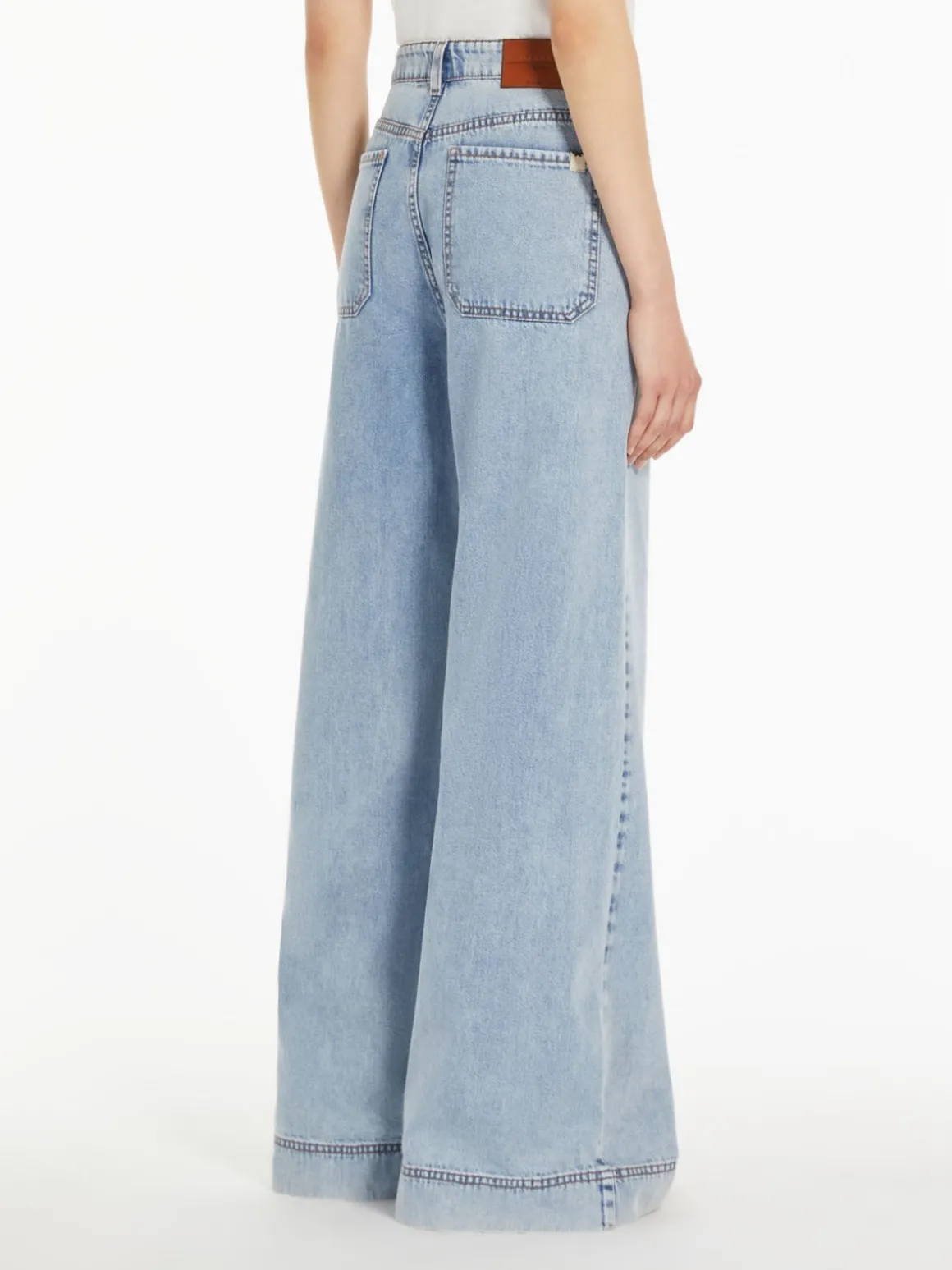 jeans_ampio_in_denim_2-1.webp Outlet Jeans ampio in denim Pantaloniejeans