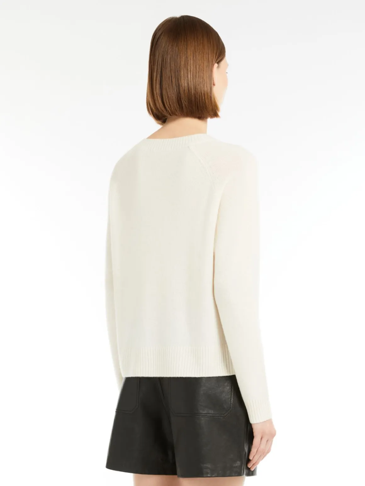 maglia_basic_in_filato_di_cachemire_2-2.webp Store Maglia basic in filato di cachemire Maglie