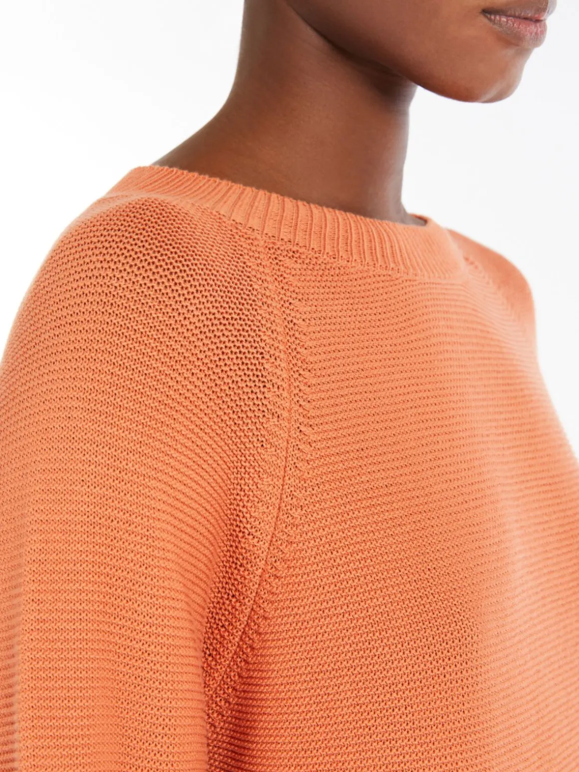 maglia_morbida_in_filato_di_cotone_4-8.webp Discount Maglia morbida in filato di cotone Maglie