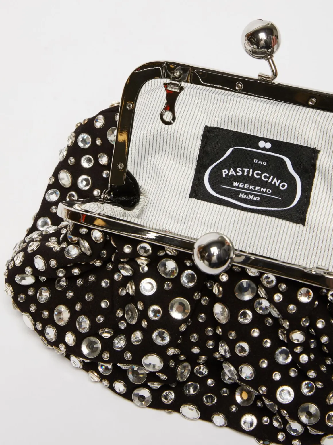 pasticcino_bag_small_con_pietre_incastonate_in_pelle_con_cristalli_5.webp Shop Pasticcino Bag Small con pietre incastonate in pelle con cristalli Pasticcino Bag | Borse