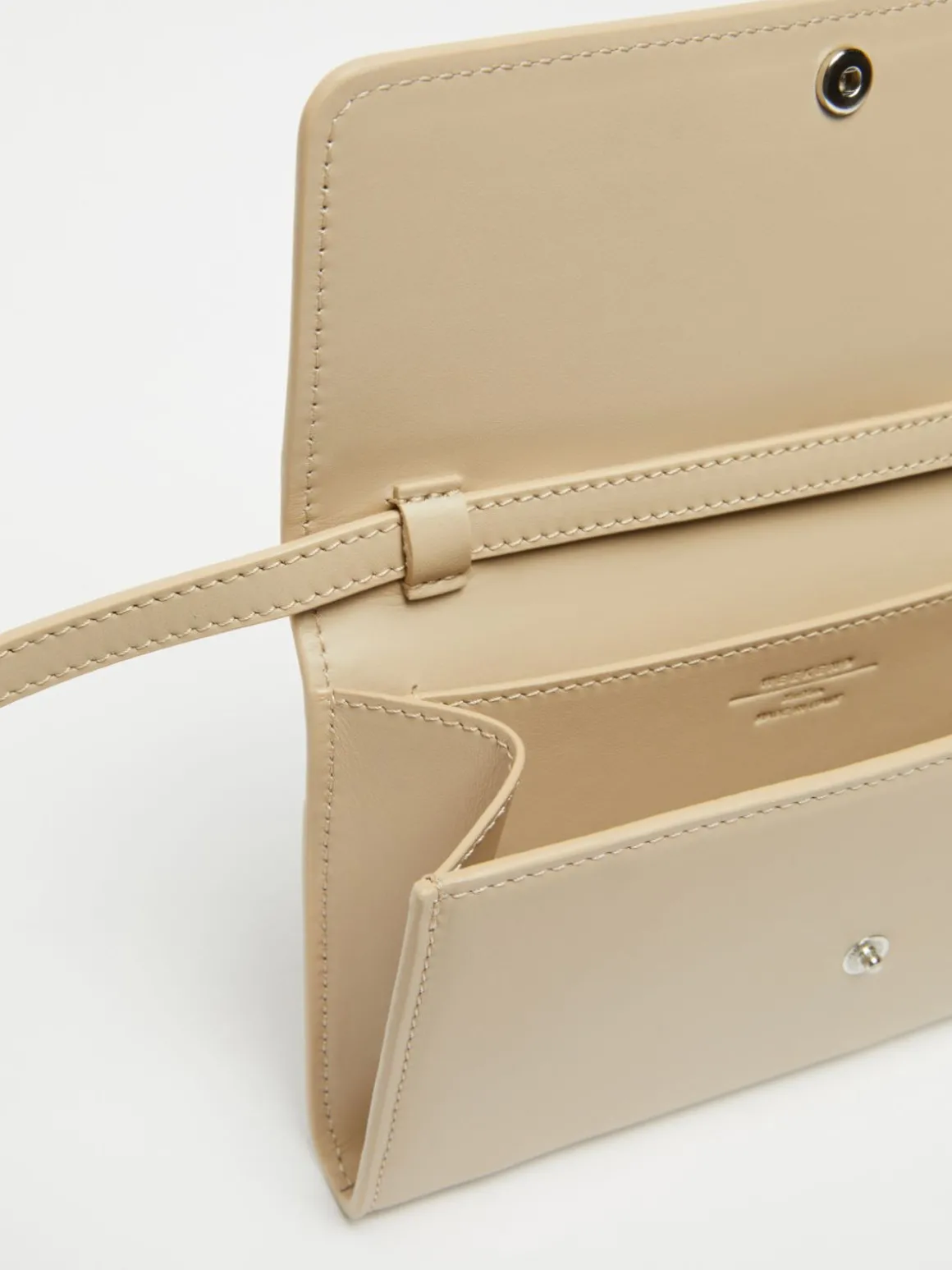 pouch_porta_telefono_in_pelle_3-2.webp Cheap Pouch porta telefono in pelle Cinture,cappelli,accessori
