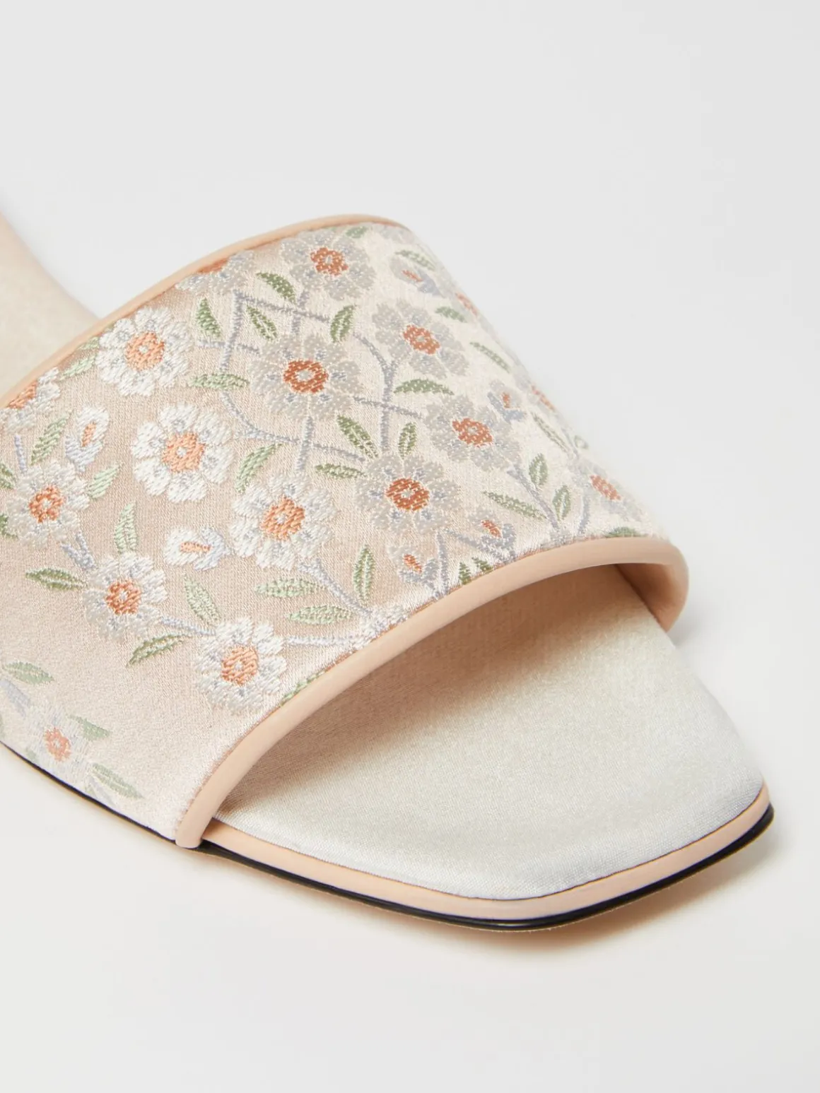sandalo_flat_in_seta_jacquard_3-3.webp Clearance Sandalo flat in seta jacquard Scarpe