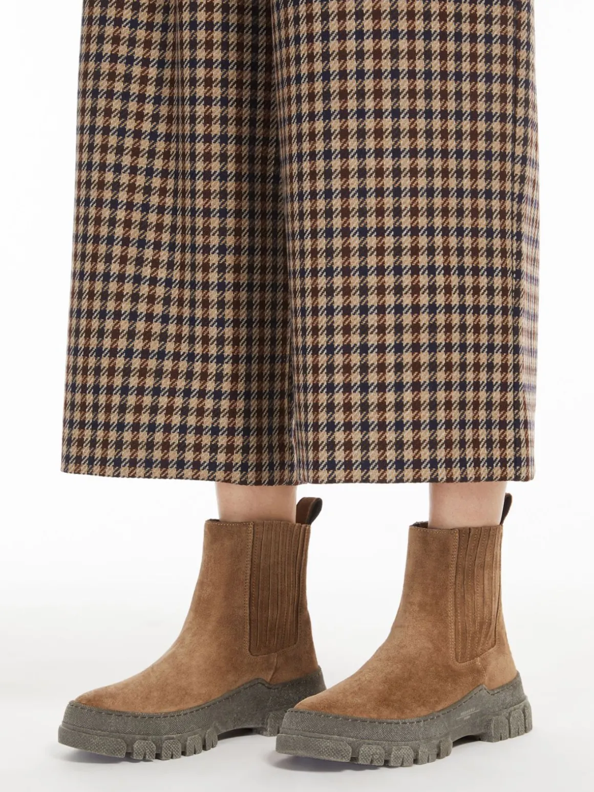stivaletto_chelsea_in_crosta_6.webp Online Stivaletto chelsea in crosta Scarpe