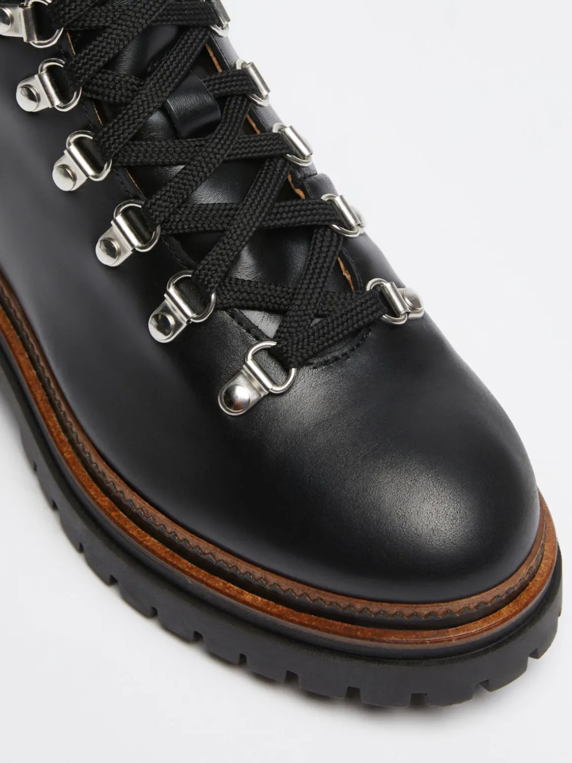 stivaletto_in_cuoio_3.webp Discount Stivaletto in cuoio Scarpe