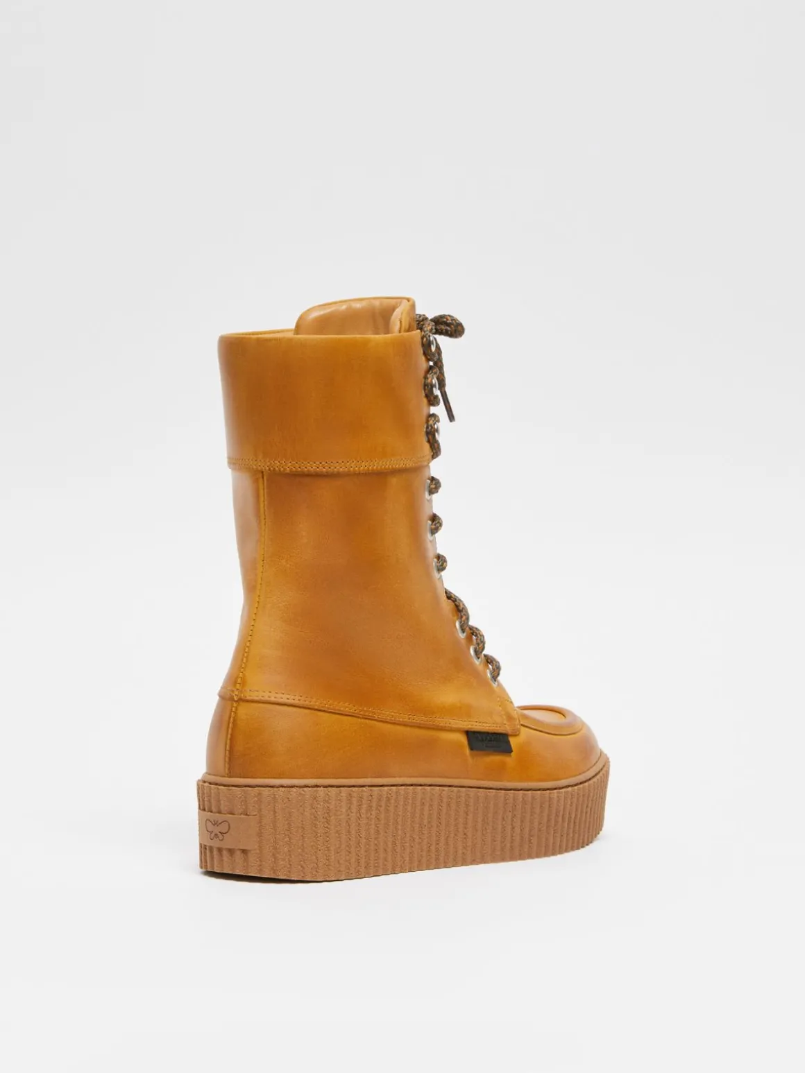 stivaletto_stringato_in_cuoio_2.webp Hot Stivaletto stringato in Scarpe