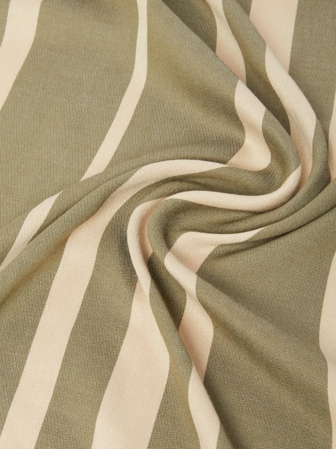 stola_in_viscosa_e_cotone_jacquard_2.webp New Stola in viscosa e cotone jacquard Sciarpeefoulard
