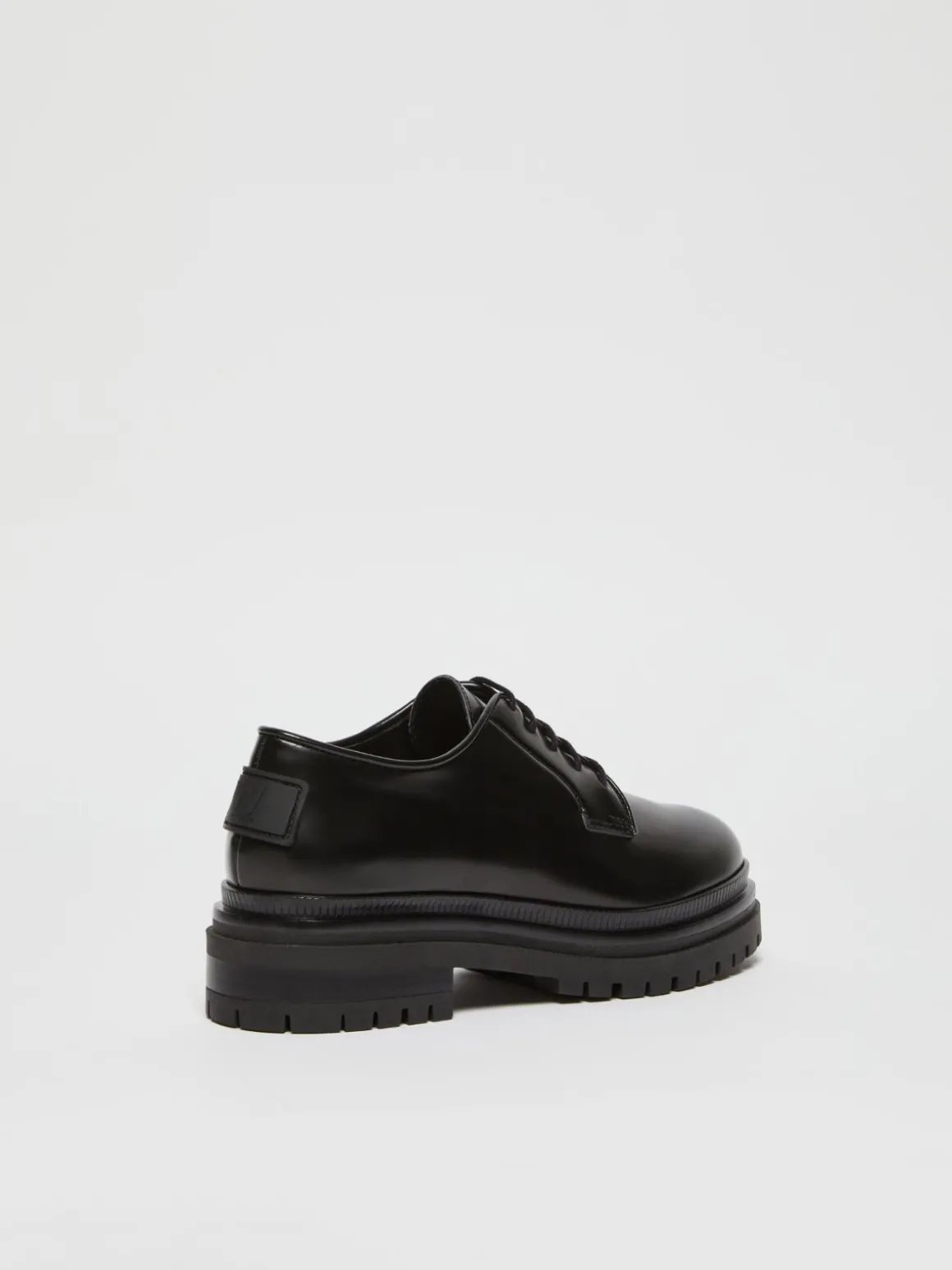 stringata_in_pelle_2.webp Clearance Stringata in pelle Scarpe | Completie Tailleur