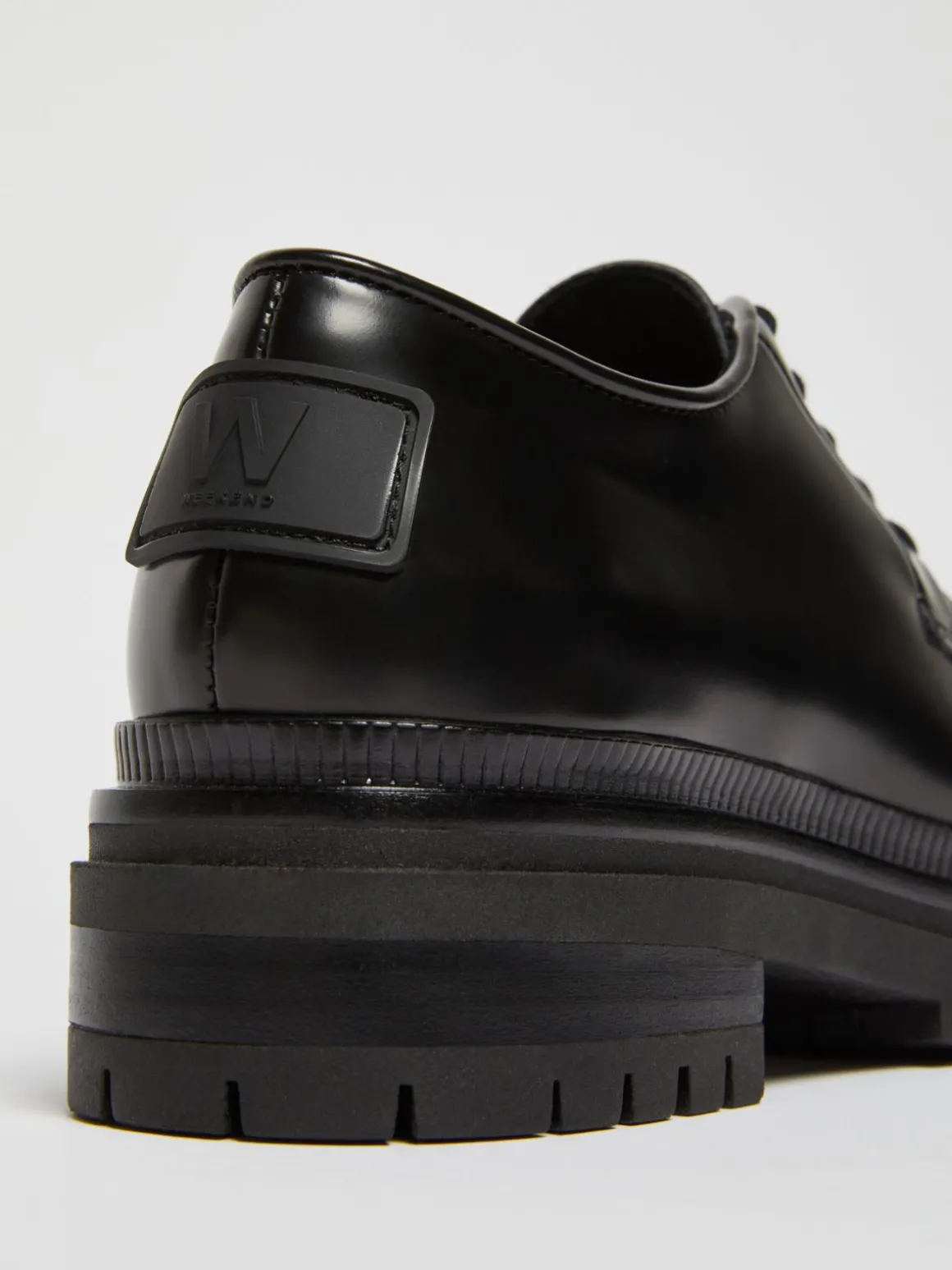 stringata_in_pelle_4.webp Clearance Stringata in pelle Scarpe | Completie Tailleur